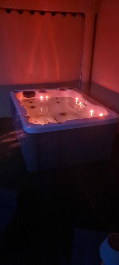 Agreable Rez De Jardin Avec Piscine Et Jacuzzi Cervione Exterior foto