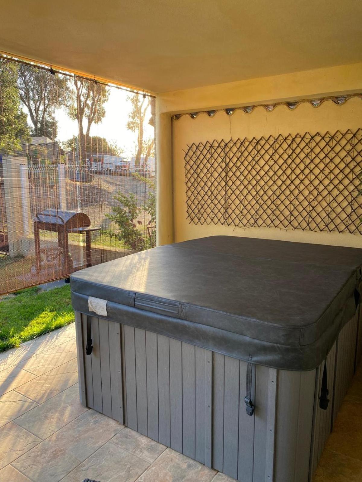 Agreable Rez De Jardin Avec Piscine Et Jacuzzi Cervione Exterior foto